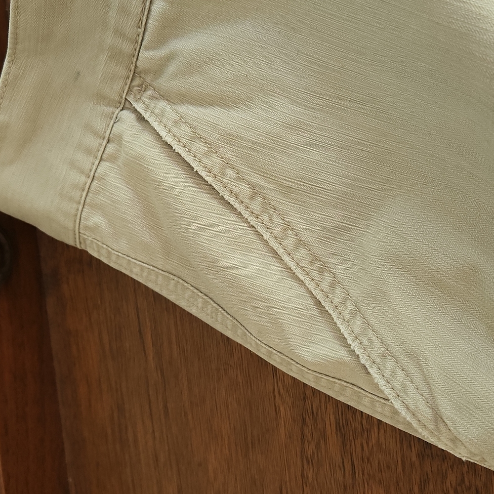 Axist Men's Sz32, Khaki Color, 2 Snap, 2 Button, 2 Front Pockets, Belt Loops - Picture 4 of 9
